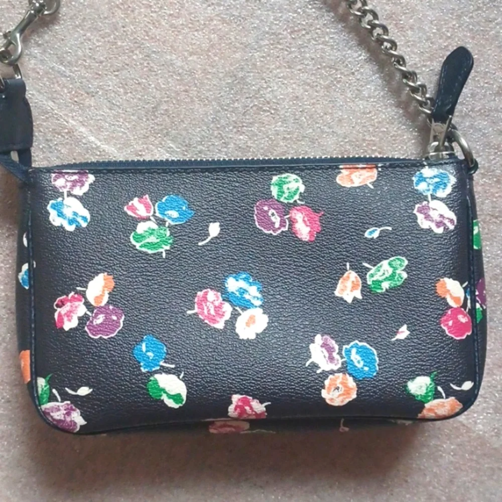 SOLD - COACH Large Wristlet 19 in Wildflower Print - Mini Purse - Picture 7 of 15
